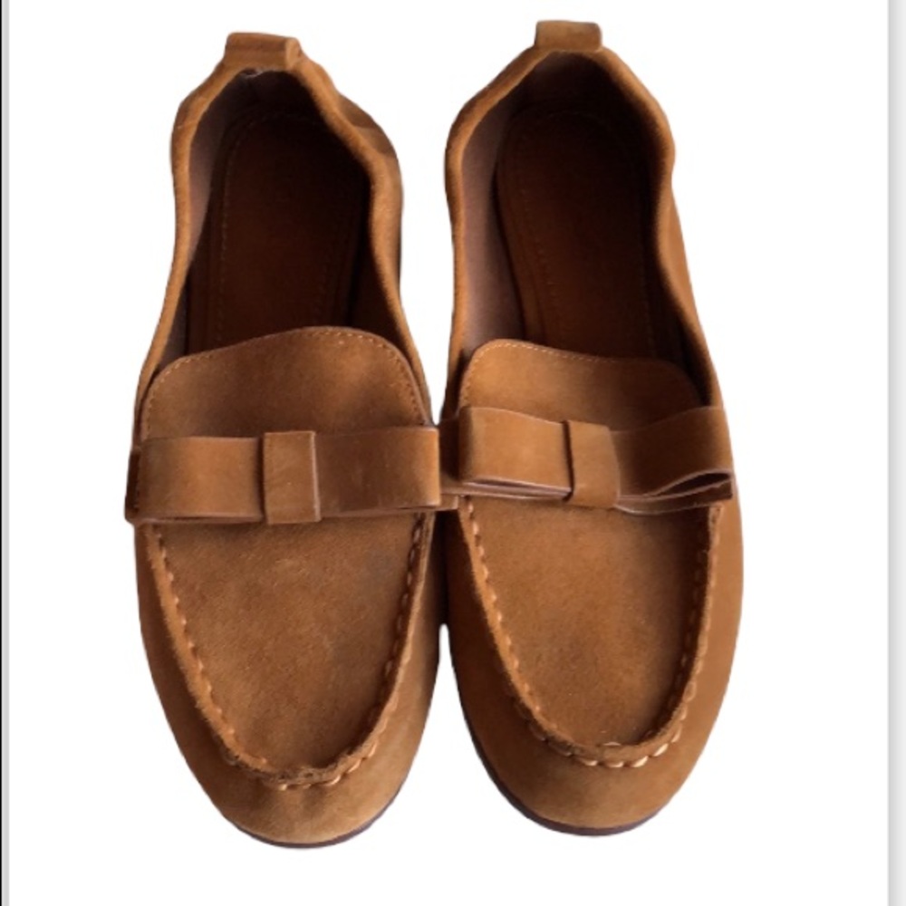 Coach Henny suede in Saddle tan color loafers with bow detail size 8